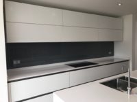 Gray kitchen splashback
