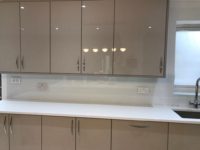 Gray kitchen splashback