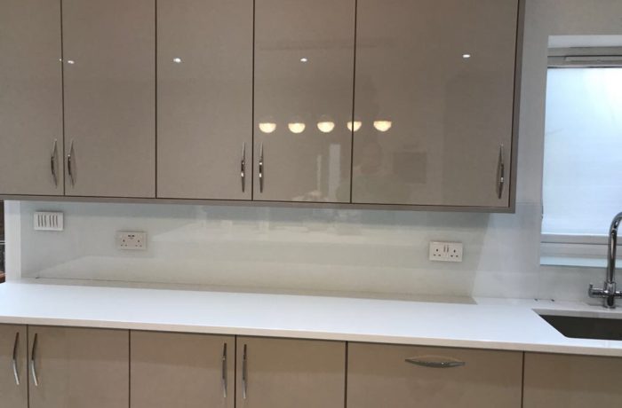 Gray kitchen splashback