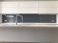 Gray kitchen splashback