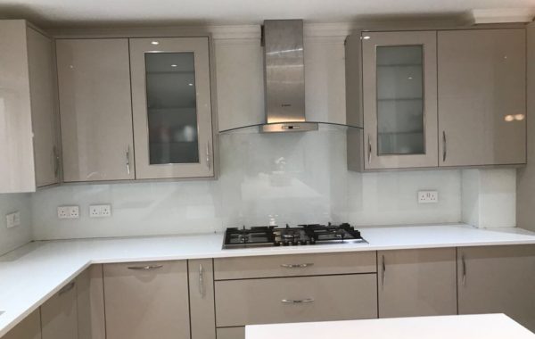 Gray kitchen splashback