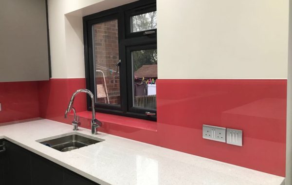 Red kitchen splashback