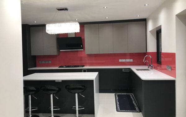 Red kitchen splashback