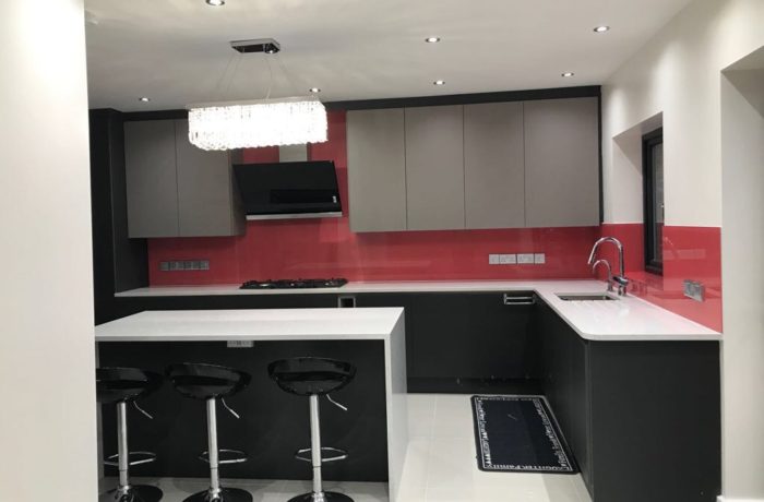 Red kitchen splashback