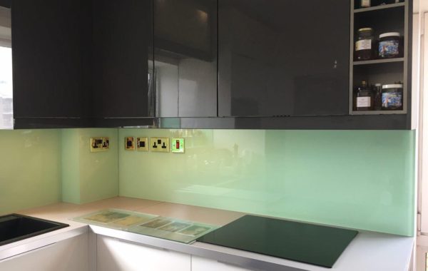 Turquoise kitchen splashback