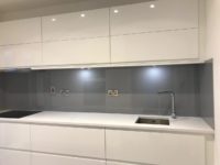 Gray kitchen splashback