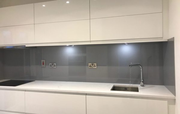 Gray kitchen splashback