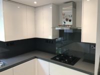Gray kitchen splashback