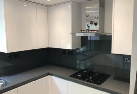 Gray kitchen splashback