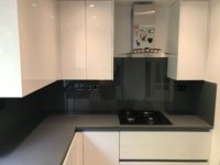 Gray kitchen splashback