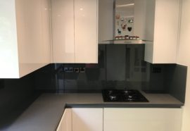 Gray kitchen splashback
