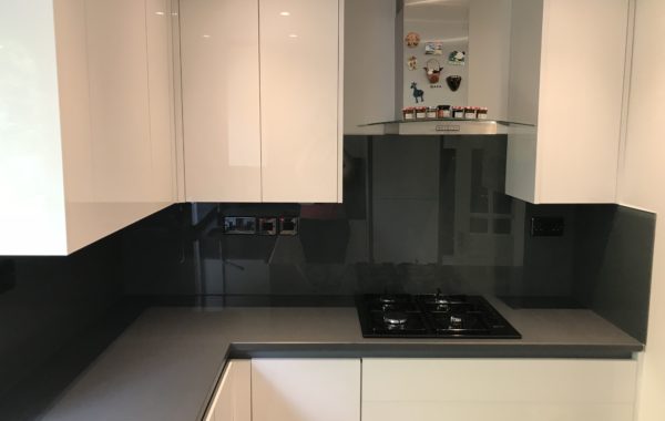 Gray kitchen splashback