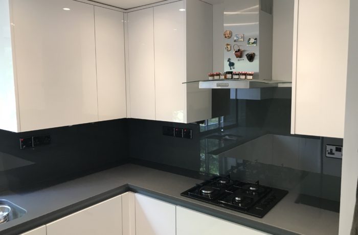 Gray kitchen splashback