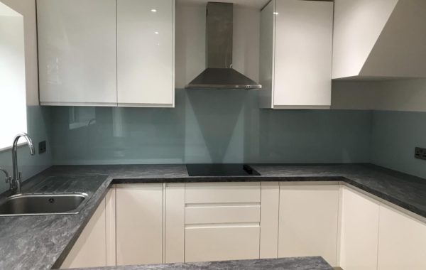 Gray kitchen splashback