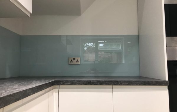 Gray kitchen splashback