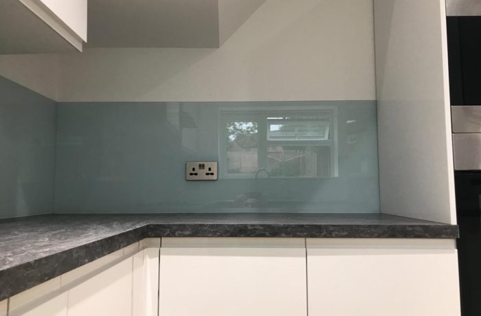 Gray kitchen splashback