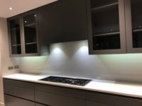 white kitchen splash back