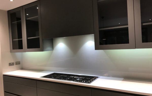 white kitchen splash back