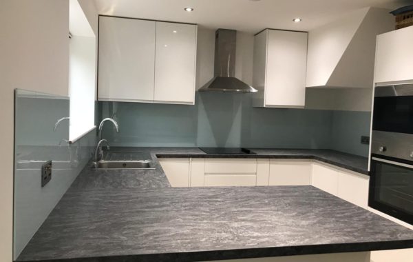 Gray kitchen splashback