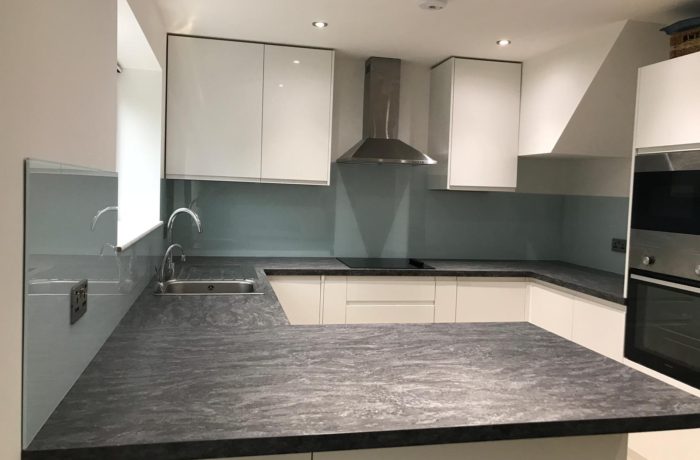 Gray kitchen splashback