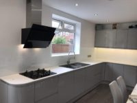 white kitchen splash back