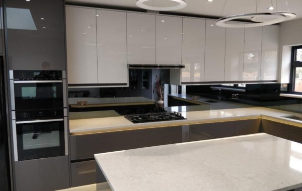 black kitchen splashback