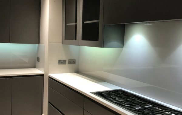 white kitchen splashback