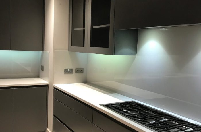 white kitchen splashback