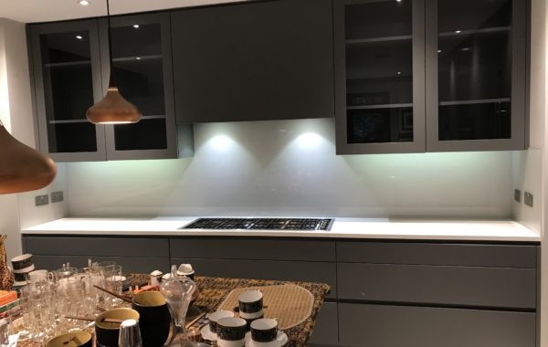 white kitchen splashback