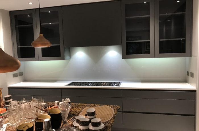 white kitchen splashback