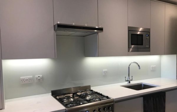 white kitchen splashback