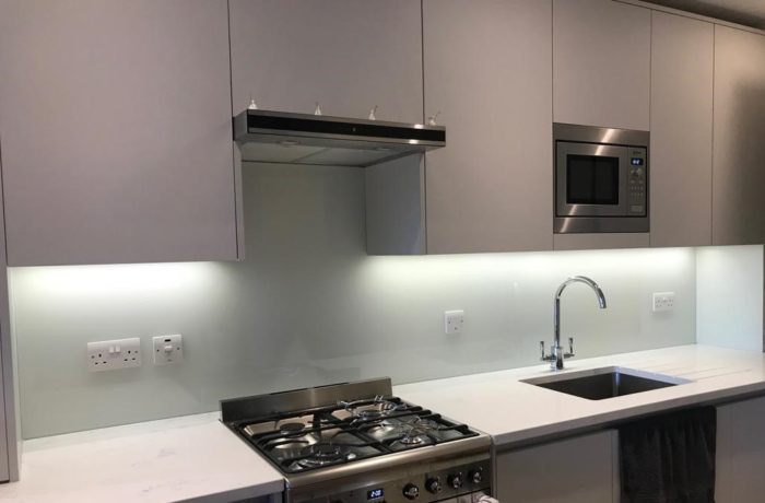 white kitchen splashback